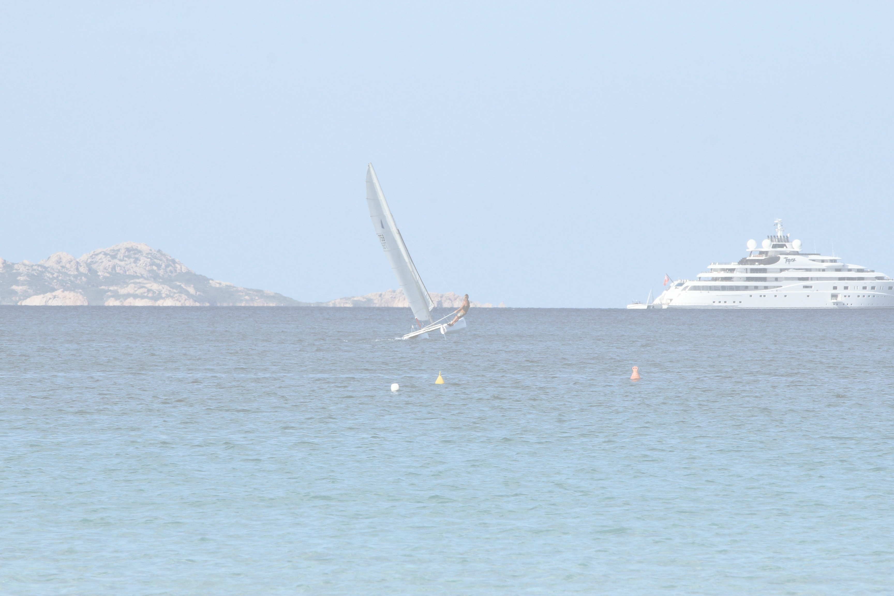 Barca a vela in regata